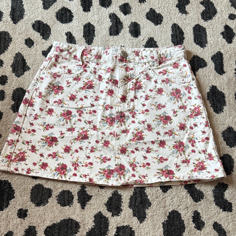 Zara White Mini Skirt with Pink Floral Print